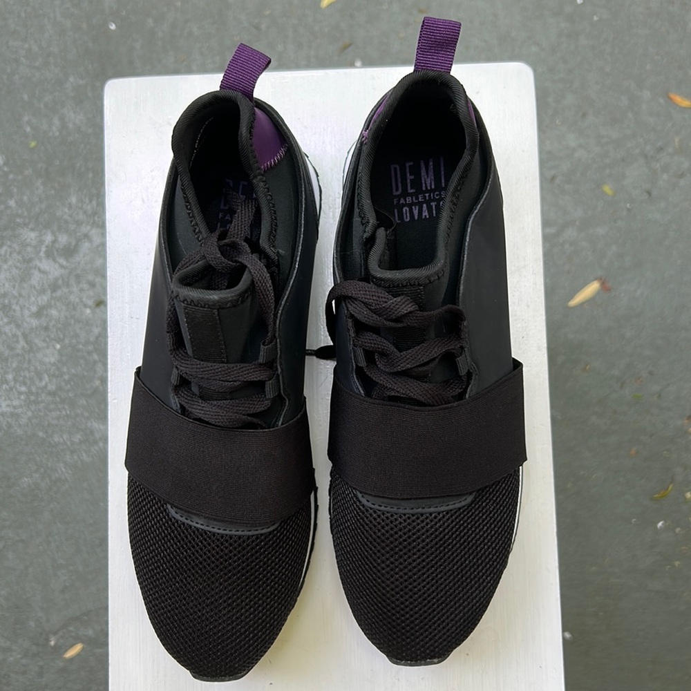 Demi Lavato Fabletics size 8.5